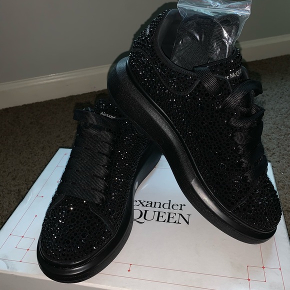Oversized MEN Alexander Mcqueen Sneakers - Picture 5 of 5